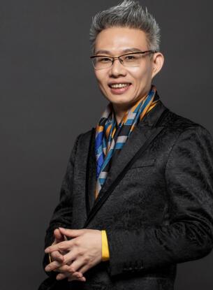 本期点评人——设计师 洪忠轩